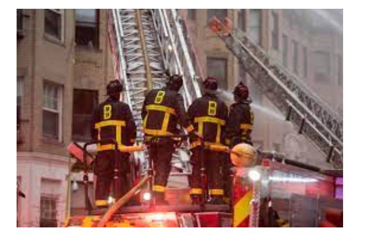 นักผจญเพลิงบอสตันดึงคนงานบาดเจ็บจากอาคารถล่ม